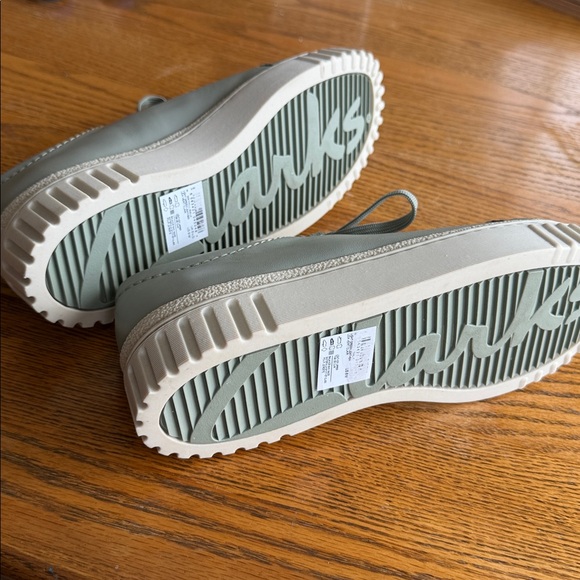 New size 8.5 Clarks Mayhill Walk Platform Sneakers - Picture 4 of 6